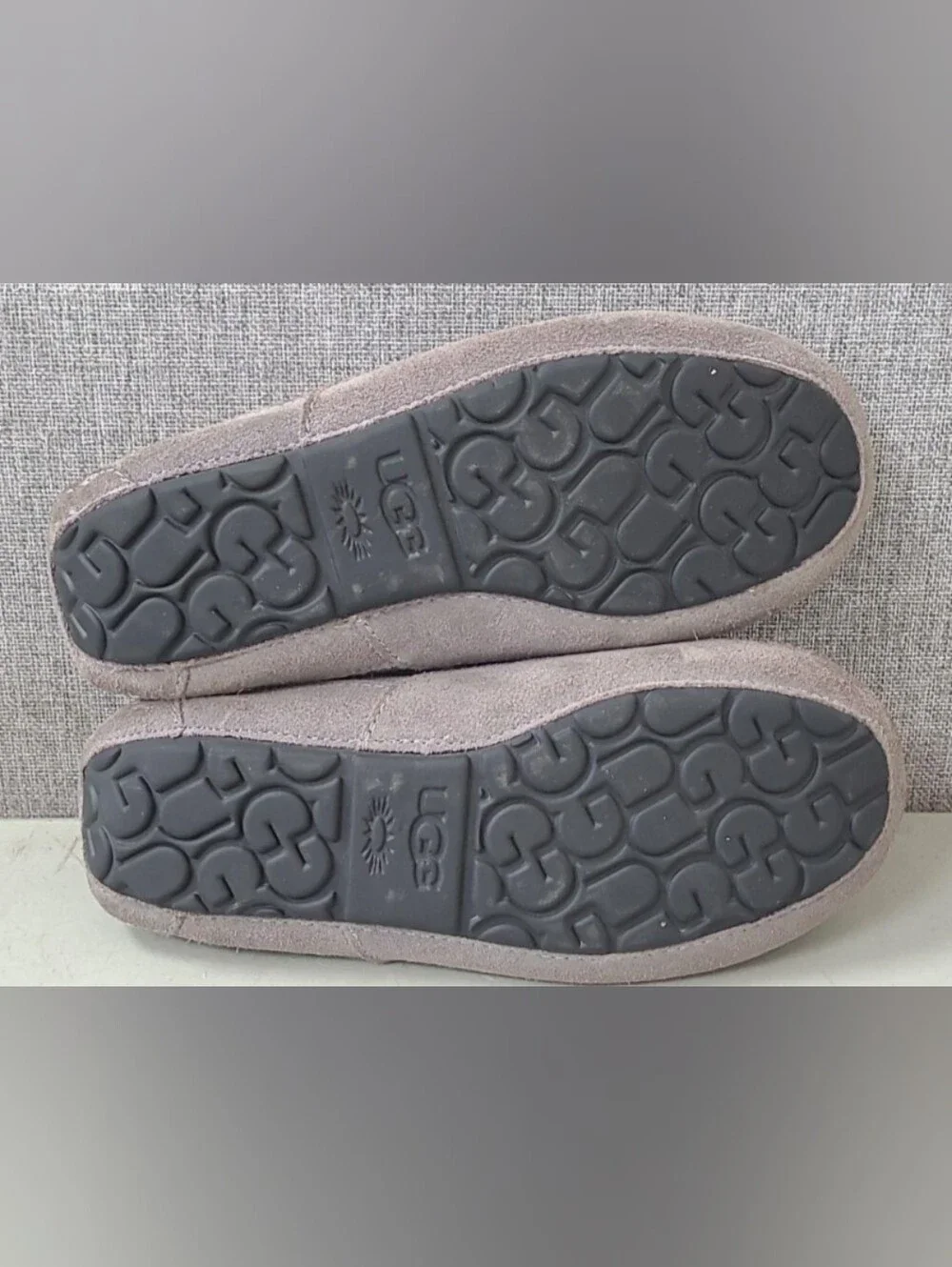 UGG® Ascot Moccasin Suede Slippers Size 7 Used Excellent